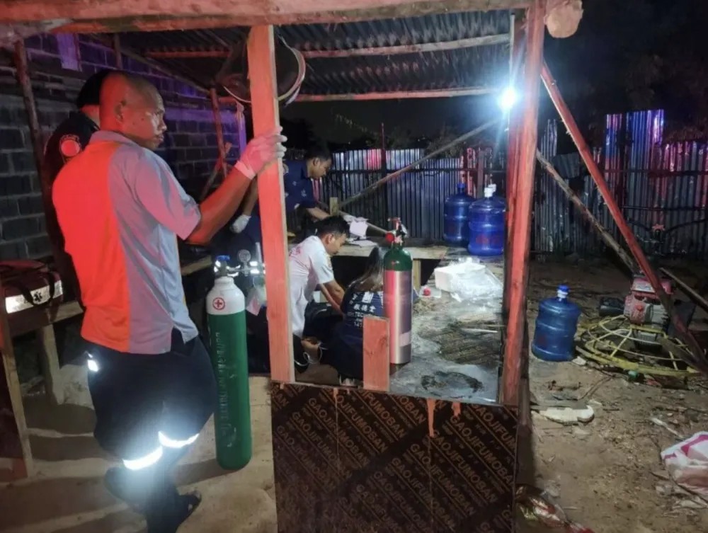 曼谷拉甲邦区建筑工人营地夜间现场（澎湃新闻图）